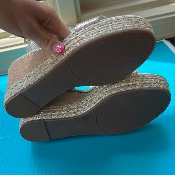 Jessica Simpson 9 1/2 gold platform - Picture 2 of 4